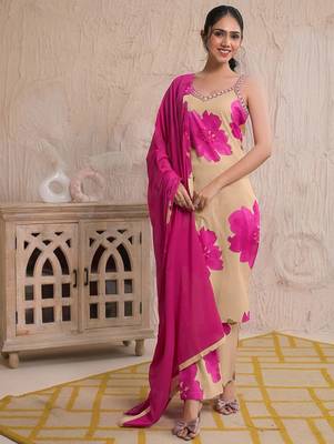 Women Floral Printed Kurta with Trousers & Dupatta 1
