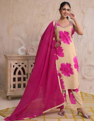 Women Floral Printed Kurta with Trousers & Dupatta 5
