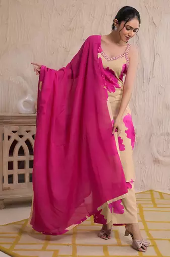 Women Floral Printed Kurta with Trousers & Dupatta