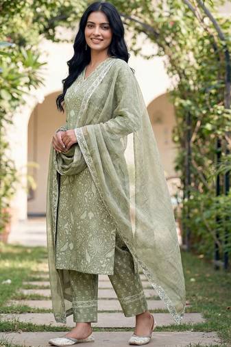 Women Floral Printed Regular Kurta with Trousers & With Dupatta