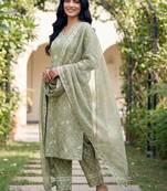 Women Floral Printed Regular Kurta with Trousers & With Dupatta
