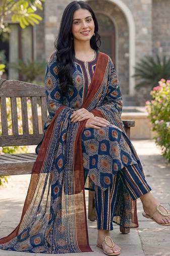 Women Ethnic Motifs Printed Regular Kurta with Trousers & With Dupatta