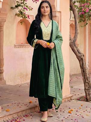 Women Ethnic Motifs Yoke Design Regular Thread Work Kurta with Trousers & With Dupatta 1
