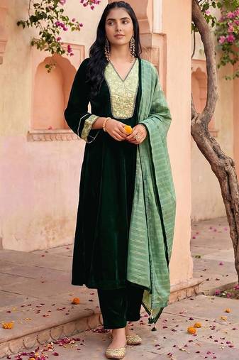 Women Ethnic Motifs Yoke Design Regular Thread Work Kurta with Trousers & With Dupatta