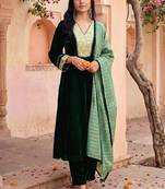 Women Ethnic Motifs Yoke Design Regular Thread Work Kurta with Trousers & With Dupatta