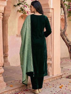 Women Ethnic Motifs Yoke Design Regular Thread Work Kurta with Trousers & With Dupatta 3