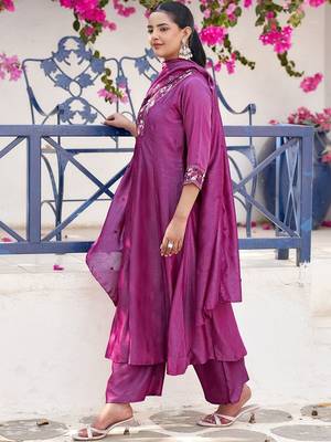 Women Floral Embroidered Regular Thread Work Kurta with Palazzos & With Dupatta 3