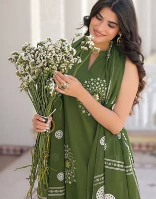 Women Ethnic Motifs Printed Regular Kurta with Trousers & With Dupatta 2