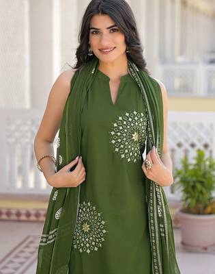 Women Ethnic Motifs Printed Regular Kurta with Trousers & With Dupatta 3