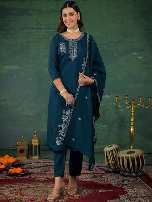 Women Regular Kurta with Pyjamas & With Dupatta 1