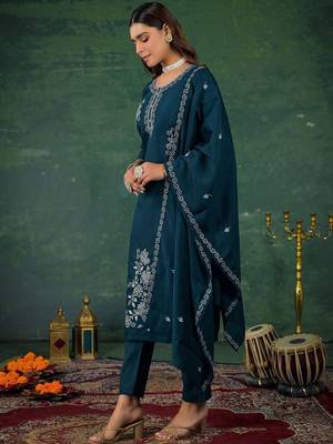 Women Regular Kurta with Pyjamas & With Dupatta 2