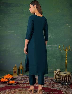 Women Regular Kurta with Pyjamas & With Dupatta 5