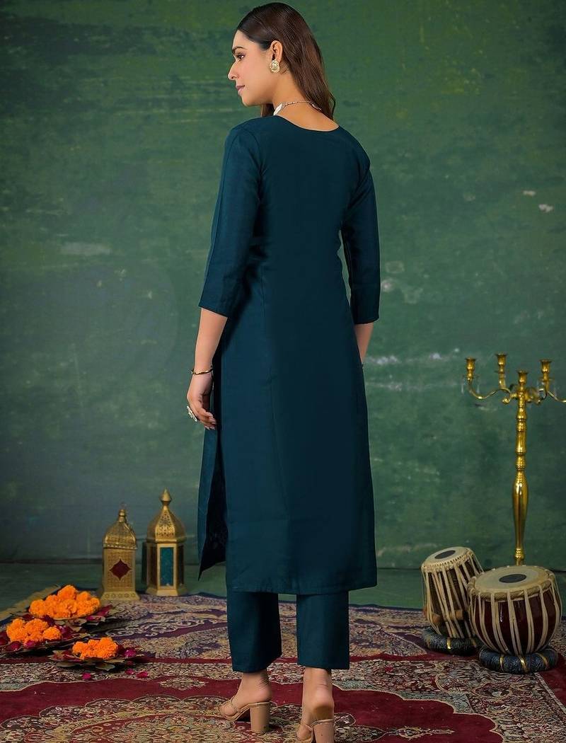 Women Regular Kurta with Pyjamas & With Dupatta