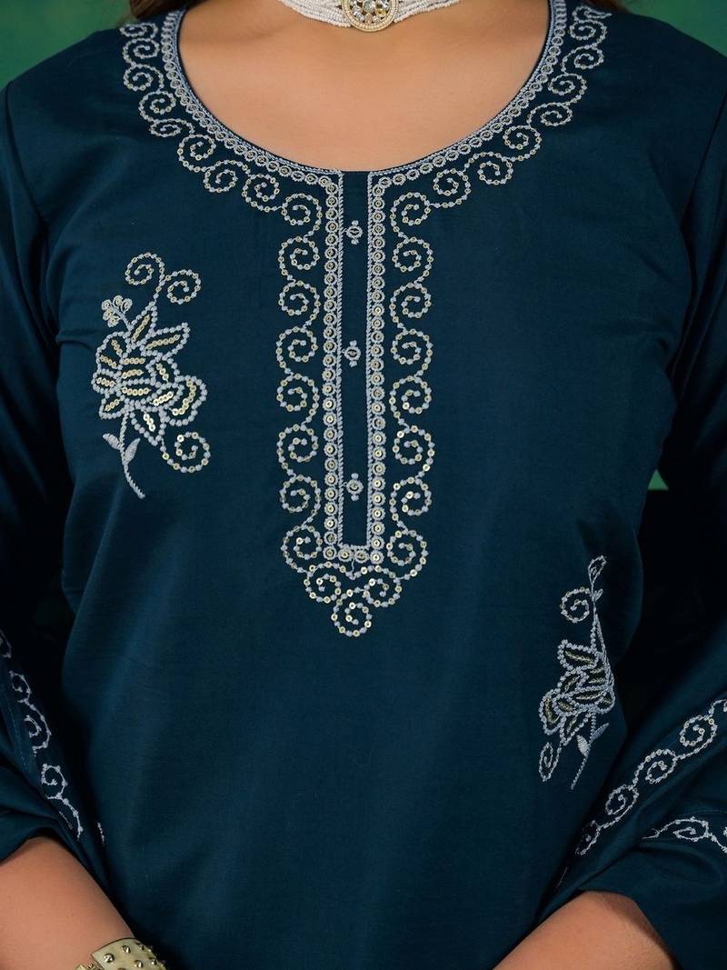 Women Regular Kurta with Pyjamas & With Dupatta