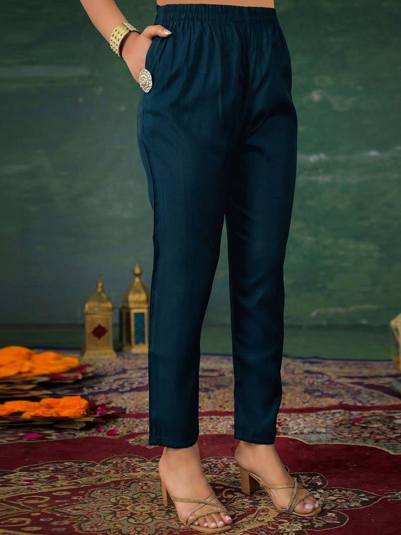 Women Regular Kurta with Pyjamas & With Dupatta