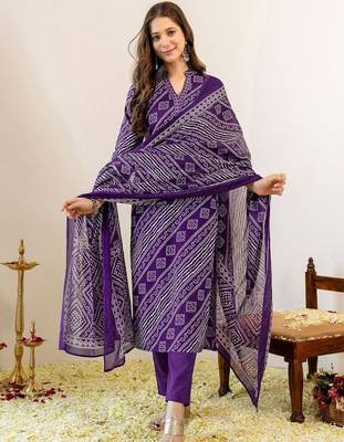 Women Printed Regular Kurta with Pyjamas & With Dupatta 2