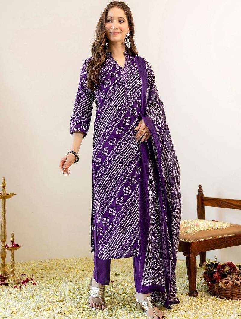 Women Printed Regular Kurta with Pyjamas & With Dupatta