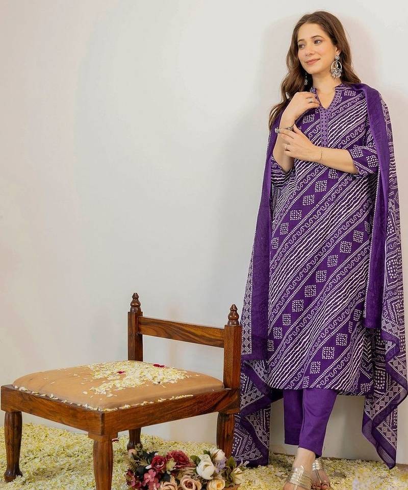 Women Printed Regular Kurta with Pyjamas & With Dupatta