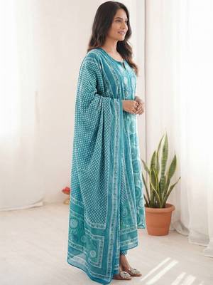 Women Ethnic Motifs Printed Regular Kurta with Trousers & With Dupatta 3