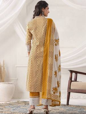 Women Printed Empire Thread Work Kurta with Trousers & With Dupatta 2