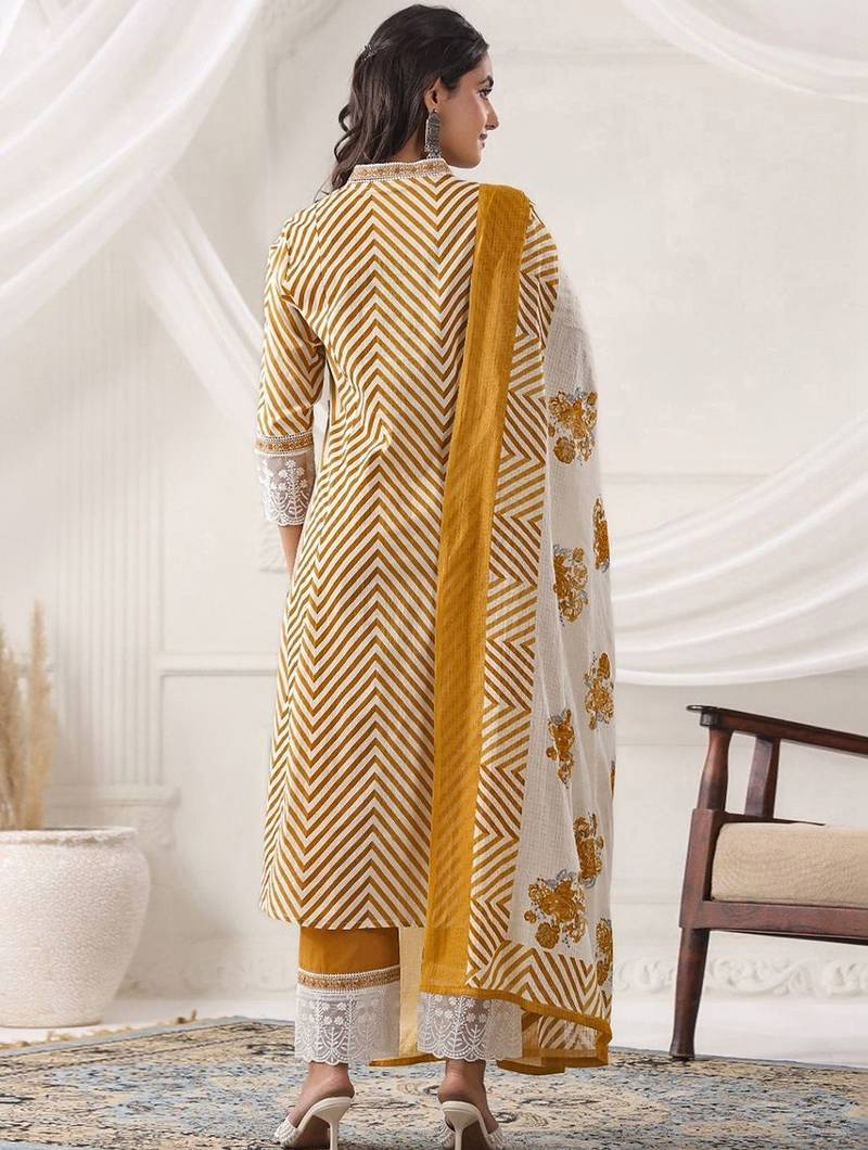 Women Printed Empire Thread Work Kurta with Trousers & With Dupatta