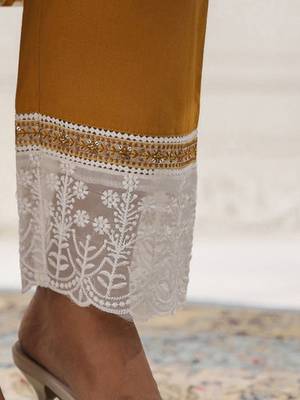 Women Printed Empire Thread Work Kurta with Trousers & With Dupatta 4