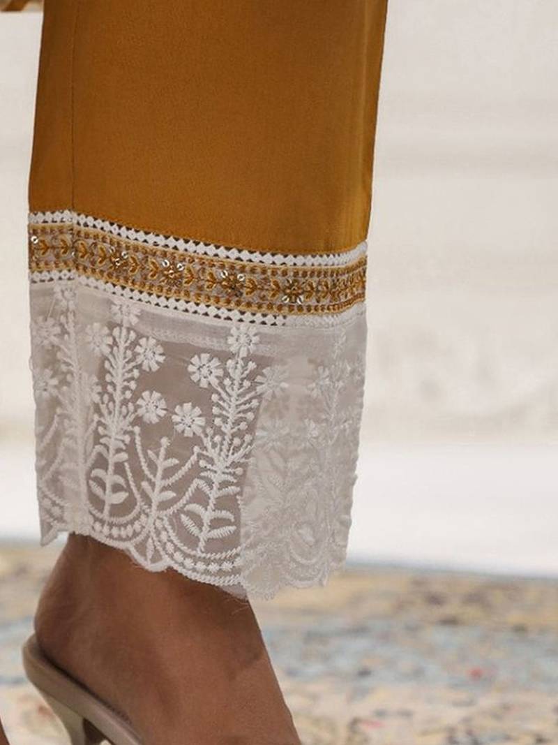 Women Printed Empire Thread Work Kurta with Trousers & With Dupatta