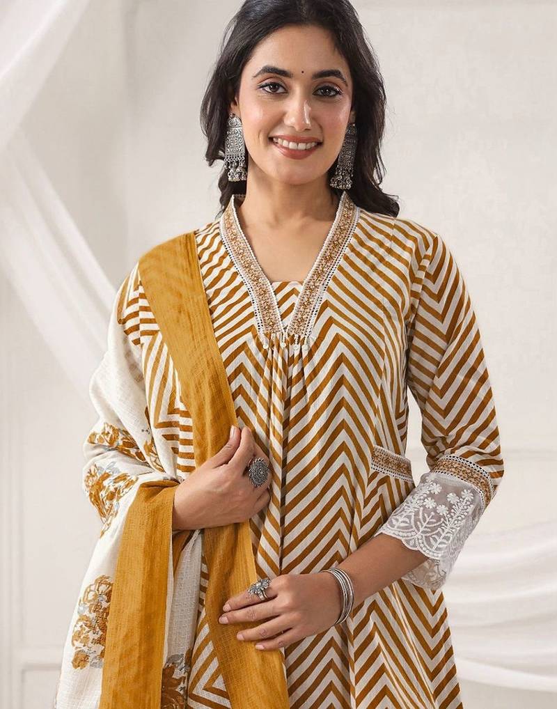 Women Printed Empire Thread Work Kurta with Trousers & With Dupatta