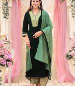 Women Regular Velvet Kurta with Trousers & With Dupatta