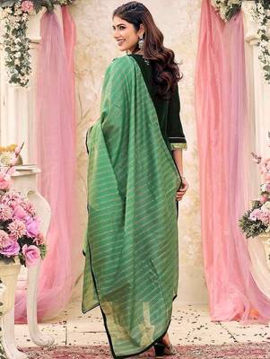 Women Regular Velvet Kurta with Trousers & With Dupatta 3