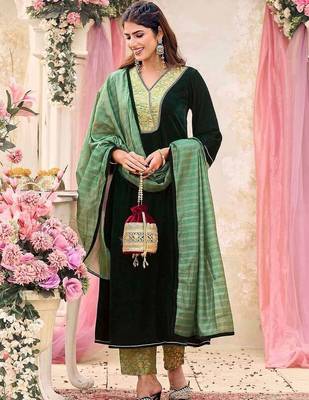 Women Regular Velvet Kurta with Trousers & With Dupatta 4