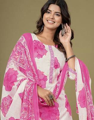 Women Floral Printed Regular Kurta with Trousers & With Dupatta 2