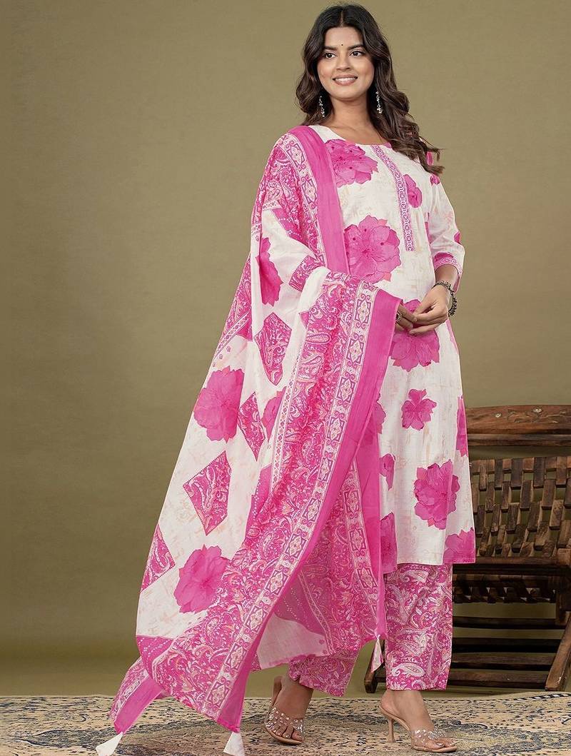 Women Floral Printed Regular Kurta with Trousers & With Dupatta
