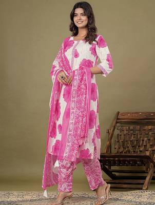 Women Floral Printed Regular Kurta with Trousers & With Dupatta 7