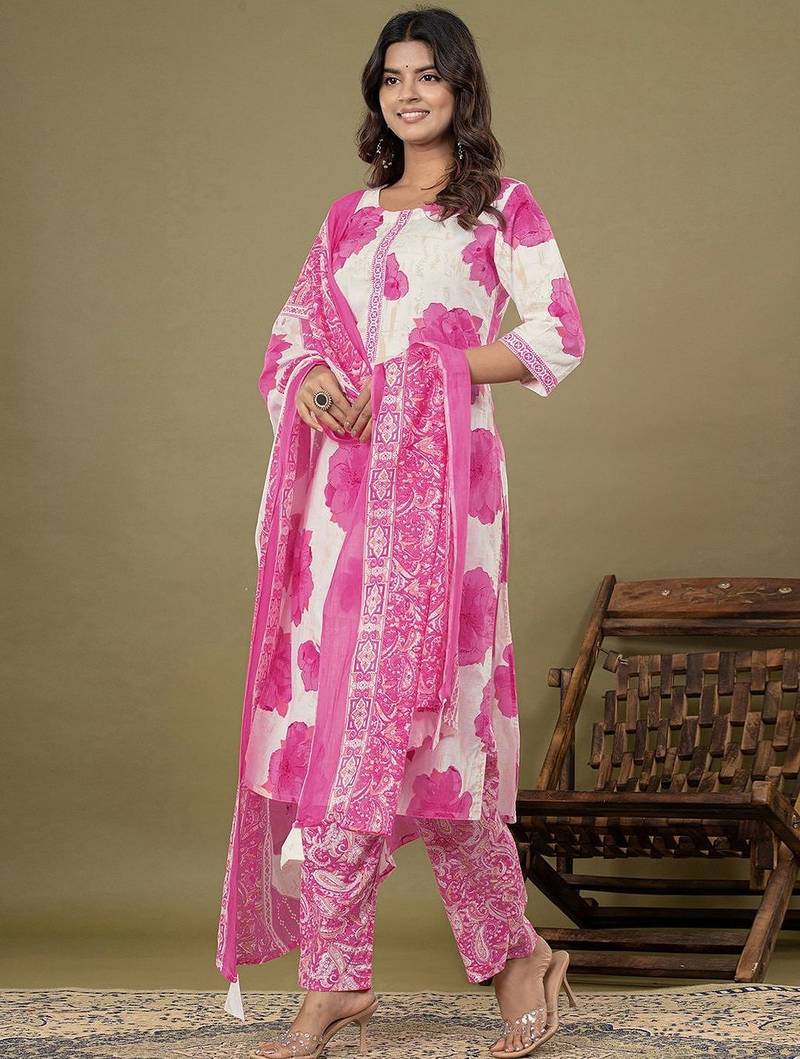 Women Floral Printed Regular Kurta with Trousers & With Dupatta