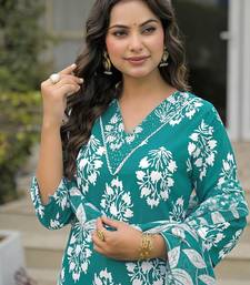 Women Printed Regular Sequinned Kurta with Trousers & With Dupatta