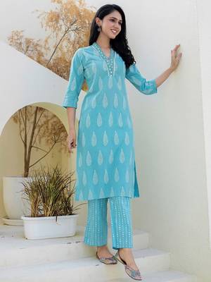 Women Ethnic Motifs Printed Kurta with Trousers & Dupatta 1