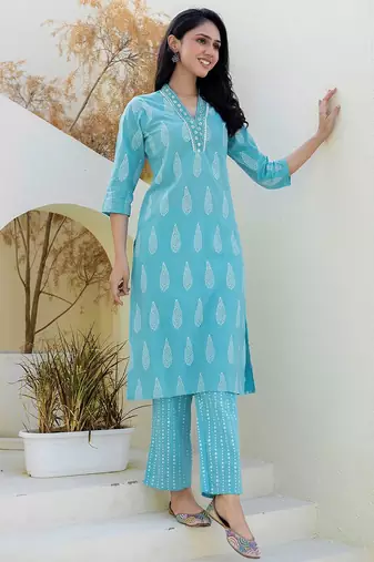 Women Ethnic Motifs Printed Kurta with Trousers & Dupatta