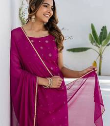 Floral Printed Square Neck Straight Kurta With Trousers & Dupatta