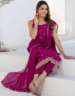 Floral Printed Square Neck Straight Kurta With Trousers & Dupatta 3
