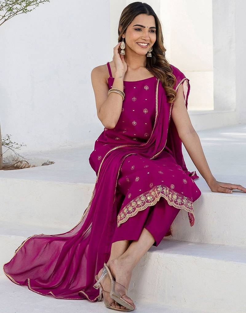 Floral Printed Square Neck Straight Kurta With Trousers & Dupatta