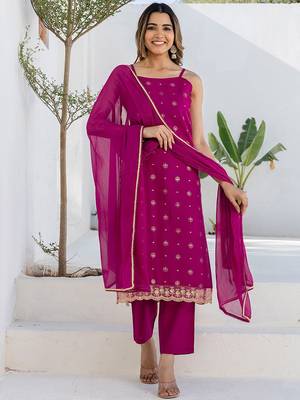 Floral Printed Square Neck Straight Kurta With Trousers & Dupatta 1
