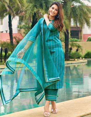 Floral Printed Keyhole Neck Thread Work Straight Kurta With Trousers & Dupatta 3