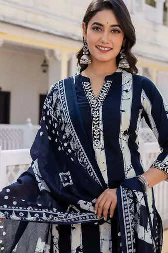 Women Floral Embroidered Kurta with Trousers & Dupatta
