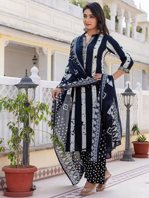 Women Floral Embroidered Kurta with Trousers & Dupatta 2