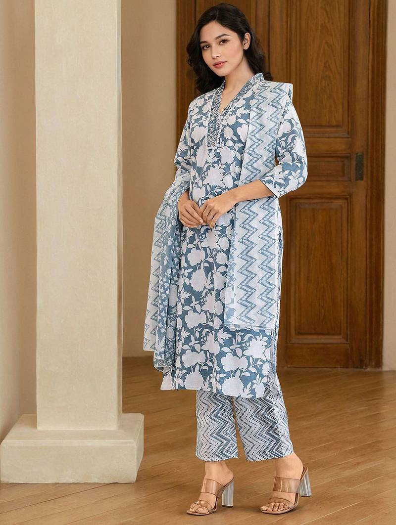 Women Floral Printed Kurta with Trousers & Dupatta