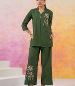 Women Ethnic Motifs Embroidered Regular Thread Work Kurti with Trousers