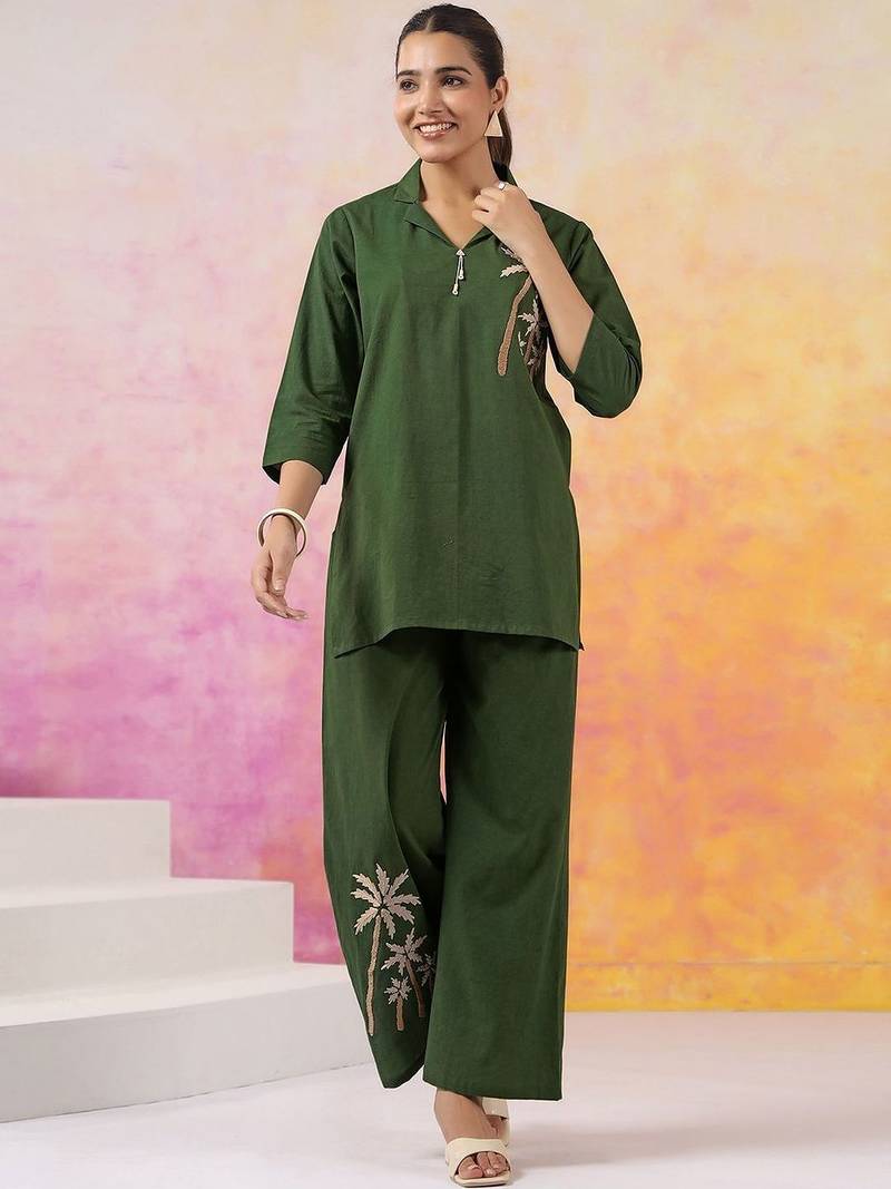 Women Ethnic Motifs Embroidered Regular Thread Work Kurti with Trousers