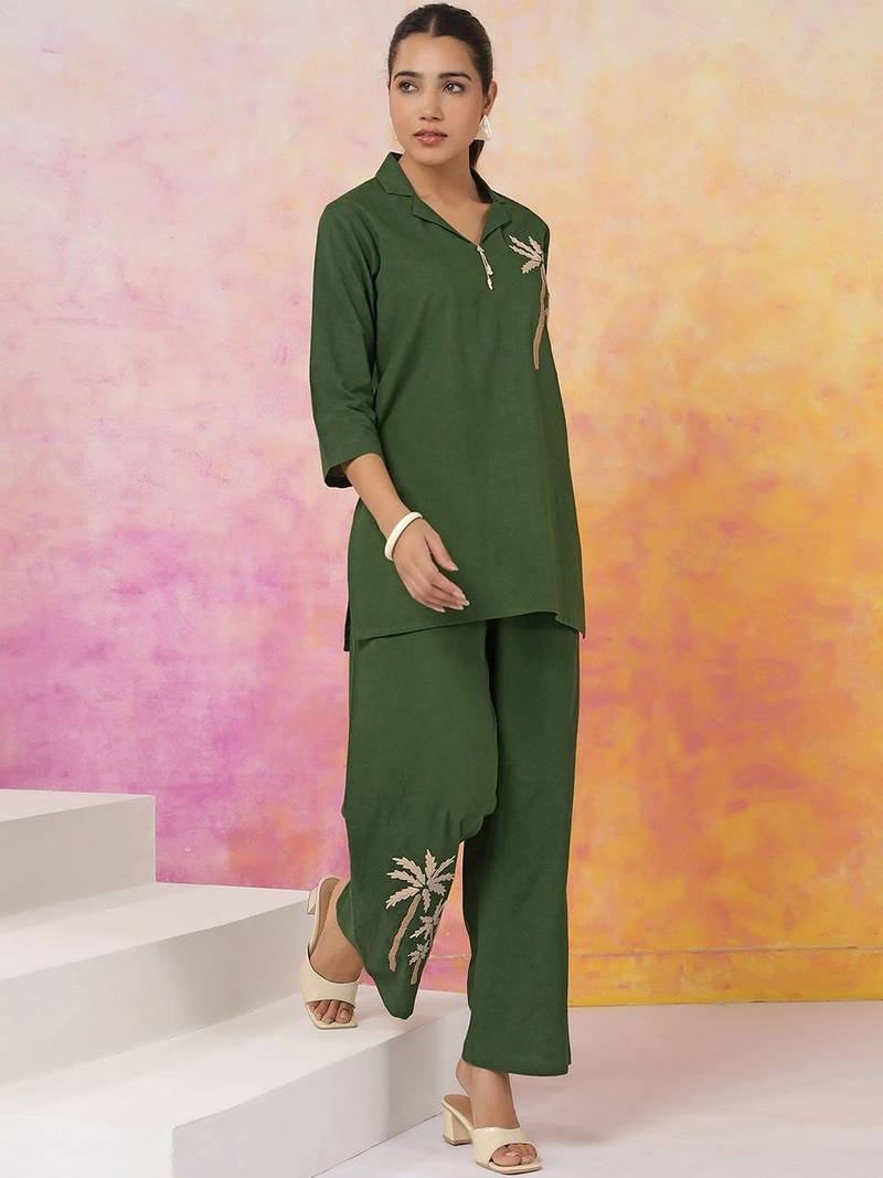 Women Ethnic Motifs Embroidered Regular Thread Work Kurti with Trousers