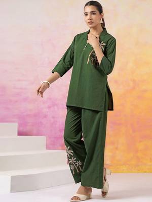Women Ethnic Motifs Embroidered Regular Thread Work Kurti with Trousers 7